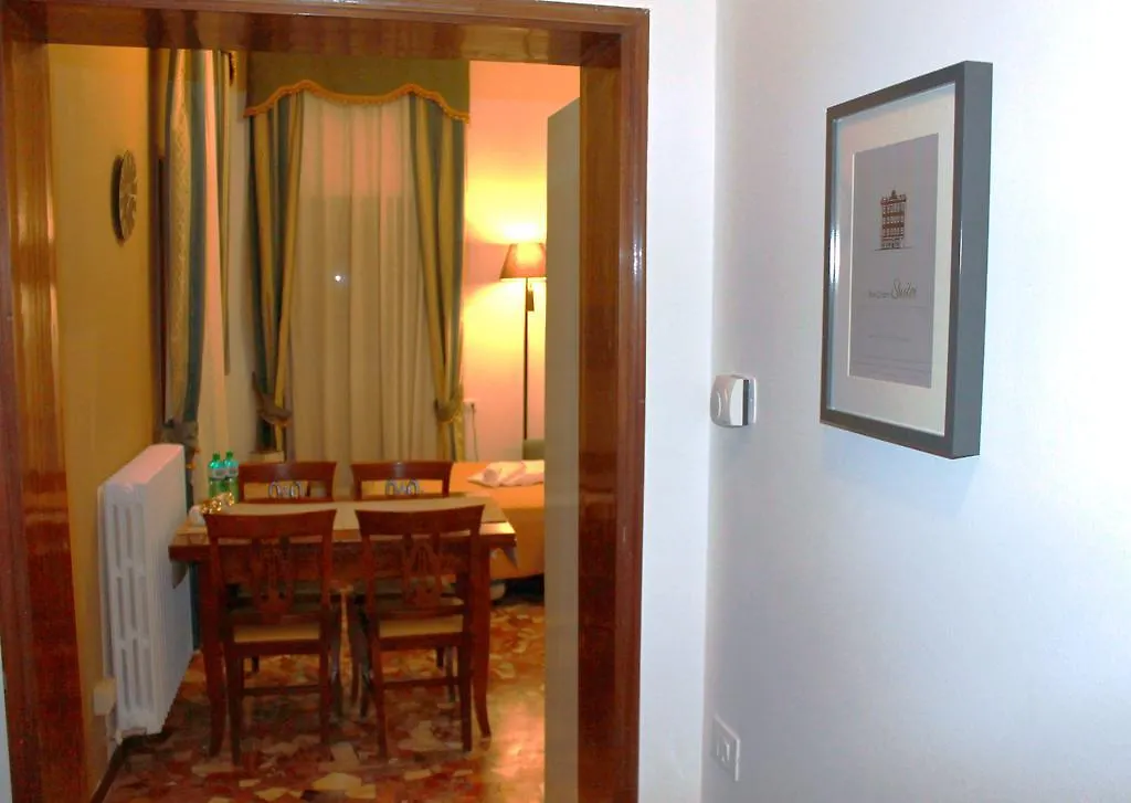 Apartment The Charm Suites Venice Italy