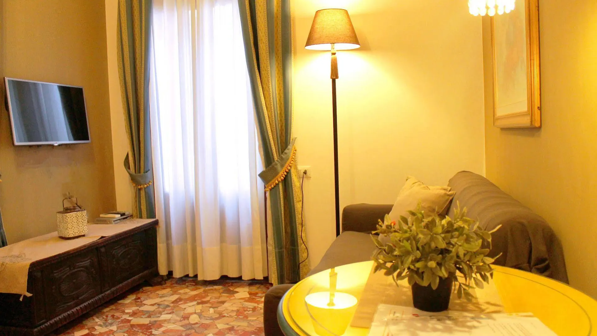 Apartment The Charm Suites Venice